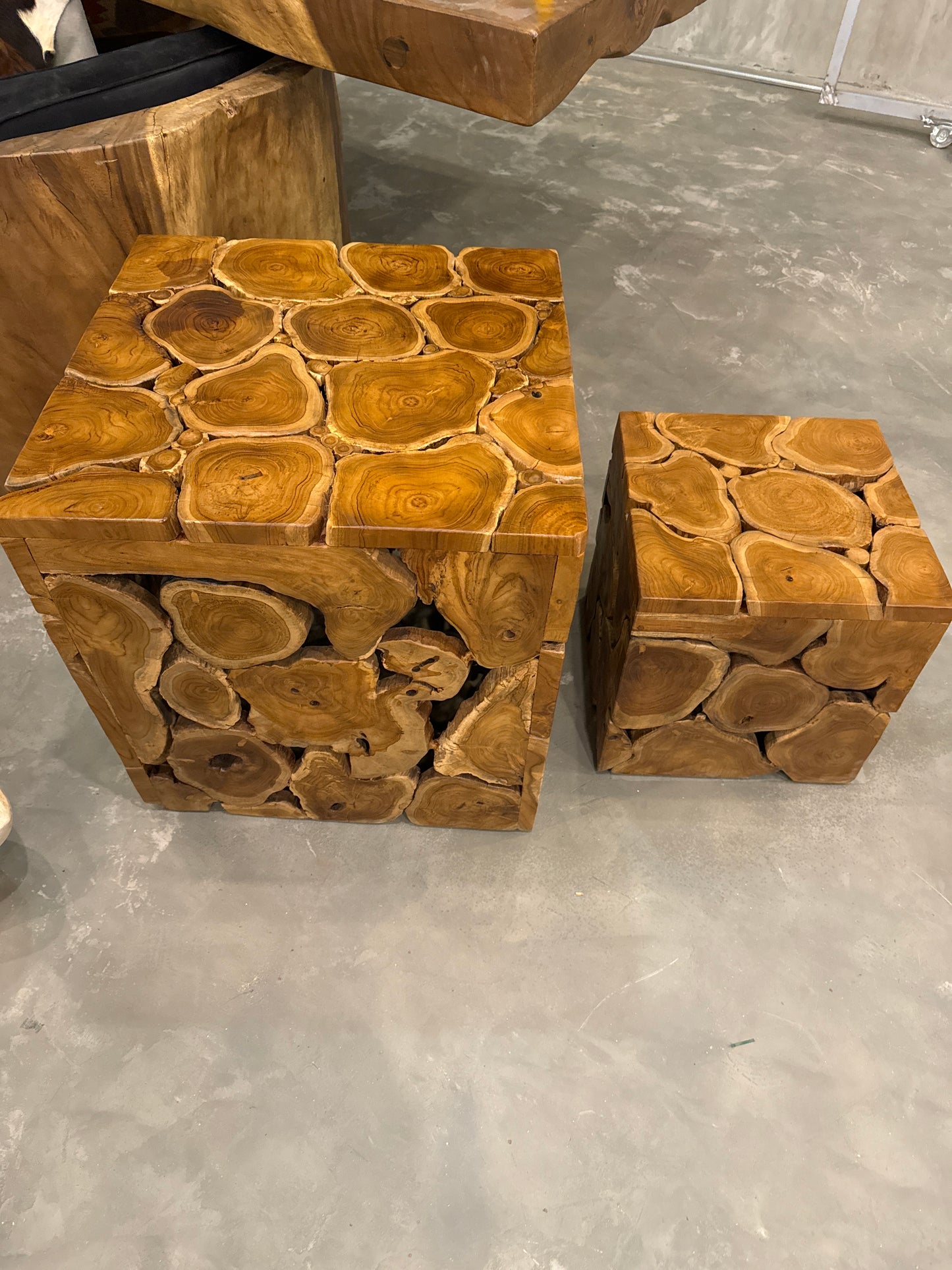 Cube sets teak
1 table with 4 chairs
teak wood
